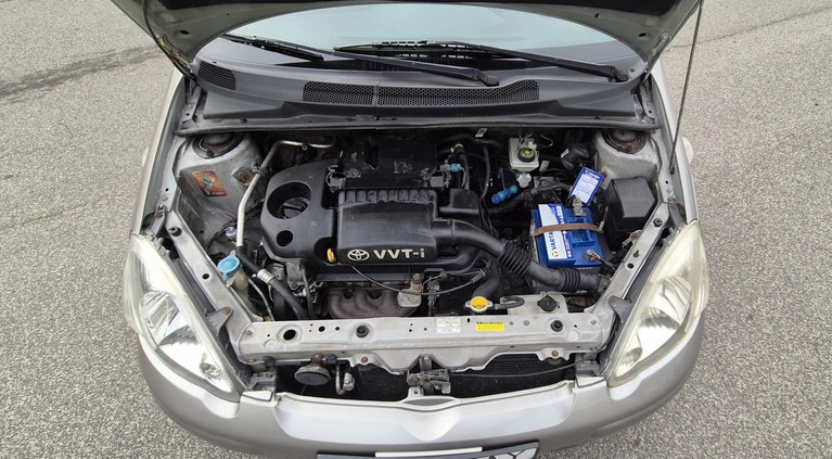 Toyota Yaris cena 7400 przebieg: 258800, rok produkcji 2004 z Toruń małe 137